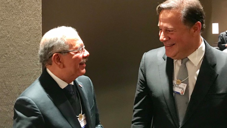 Danilo Medina y su homólogo de Panamá, Juan Carlos Varela en Davos 