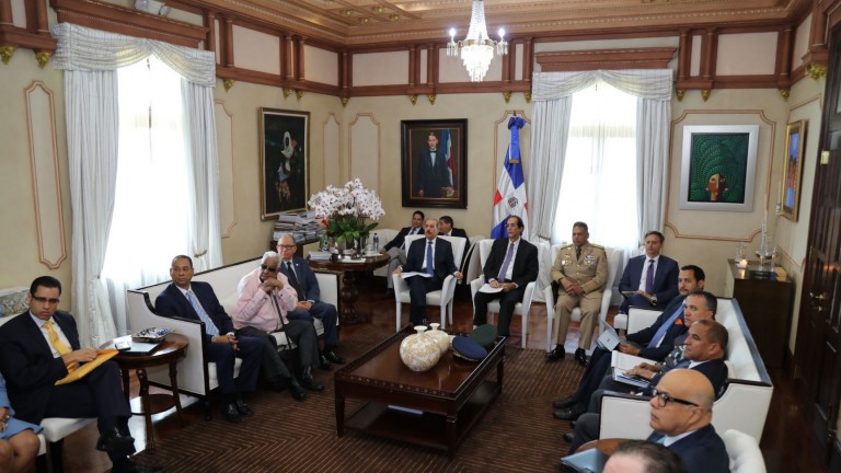 Presidente Danilo Medina analiza con funcionarios avances y pendientes según evaluación del GAFILAT