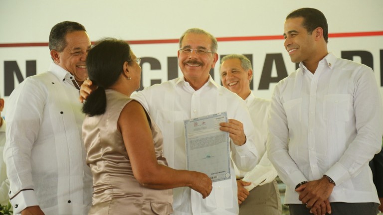 Gobierno celebra 56 aniversario Reforma Agraria y Día Nacional Titulación con entrega 923 títulos definitivos a familias Villa Altagracia