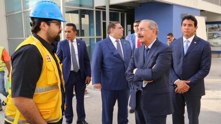 Tras entregar Teleférico de Santo Domingo, Danilo Medina realiza Visita Sorpresa de seguimiento a Ciudad Sanitaria Luis Eduardo Aybar