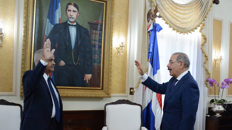 Danilo Medina juramenta nuevo ministro de Agricultura. Osmar Benítez trabajará en consolidar expandir exportaciones agropecuarias