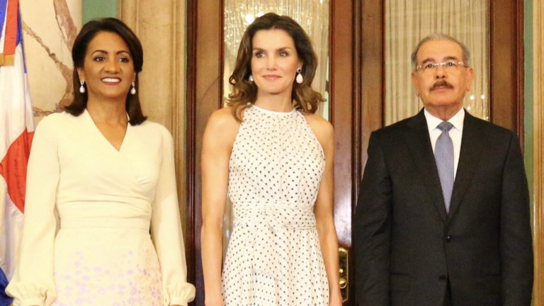 Danilo Medina y Cándida Montilla de Medina reciben a reina Letizia de España en el Palacio Nacional. Ofrecen almuerzo en su honor