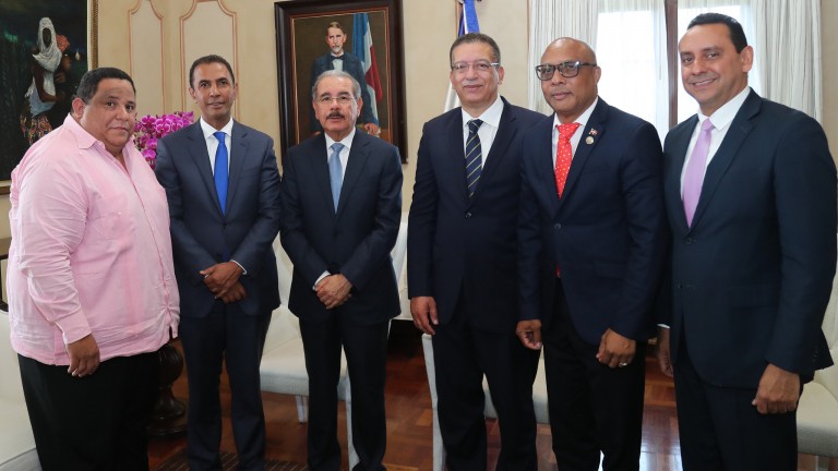 Presidente Danilo Medina recibe detalles pasos de avance de Dominicana Limpia