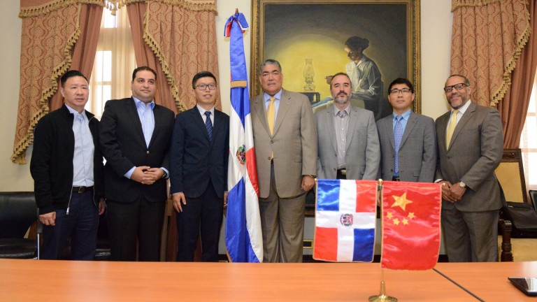 Inversionistas interesados en el mercado dominicano; ministro Miguel Mejía recibe representantes de constructora China CSCEC