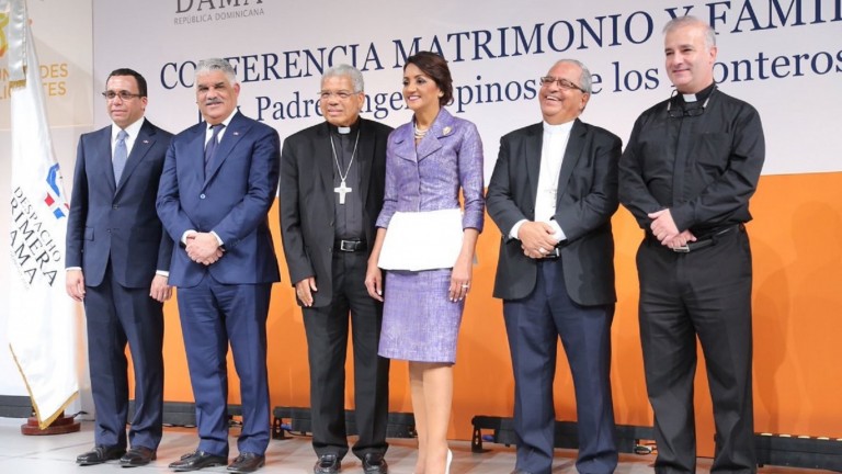 Programa Comunidades Inteligentes del Despacho de la Primera Dama auspicia conferencia Matrimonio y Familia a cargo del Padre Ángel Espinosa