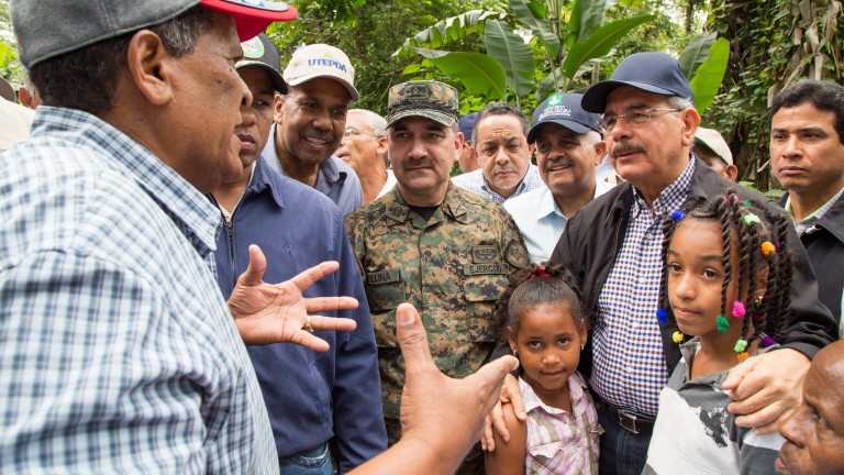 Danilo Medina y productores de Barahona