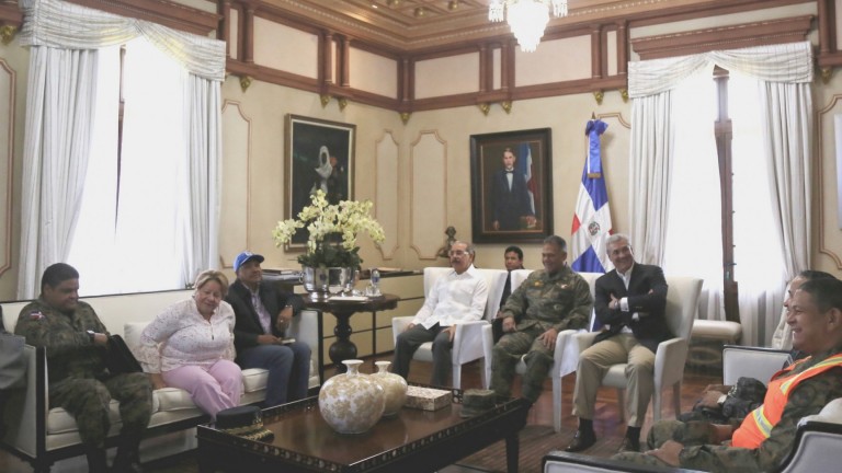  Danilo Medina y funcionarios