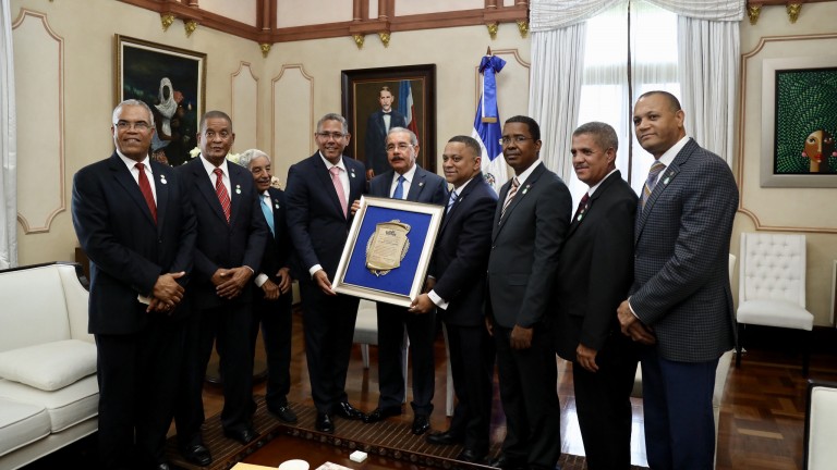 Danilo Medina y miembros del CODIA