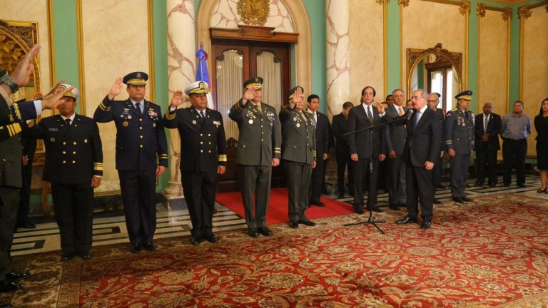 Presidente Danilo Medina juramenta mandos militares designados mediante decretos 315-18 y 316-18