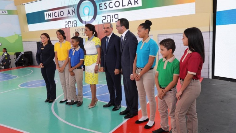 Más de 2 millones 800 mil estudiantes van a clases. Danilo Medina encabeza inicio año escolar 2018-2019 en Hato Mayor