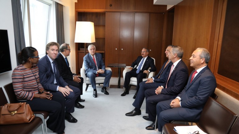 En Nueva York, Danilo Medina se reúne con presidente AES Corporation, Andrés Gluski