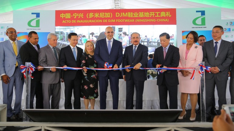 En Tamboril, Danilo Medina participa en inauguración fábrica de calzados de China Popular que generará 500 empleos
