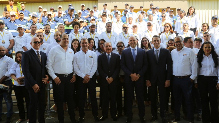 Danilo Medina asiste a puesta en operación nuevas instalaciones división equipos pesados Constructora MAR 