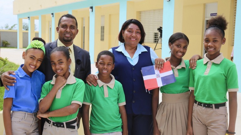 San Pedro de Macorís: presidente Danilo Medina entrega dos escuelas a más de 1,200 estudiantes