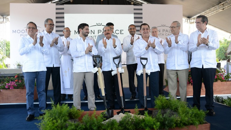 Danilo Medina asiste a primer palazo Hotel Moon Palace Punta Cana; inversión superará US$600 millones y creará alrededor de 9 mil empleos