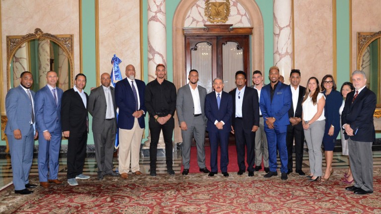 Danilo Medina recibe a comisión de Asociación de Jugadores de Béisbol de Grandes Ligas