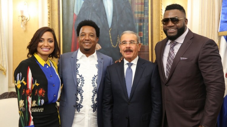 Presidente Danilo Medina juramenta a David Ortiz, embajador Buena Voluntad y recibe visita de Pedro Martínez