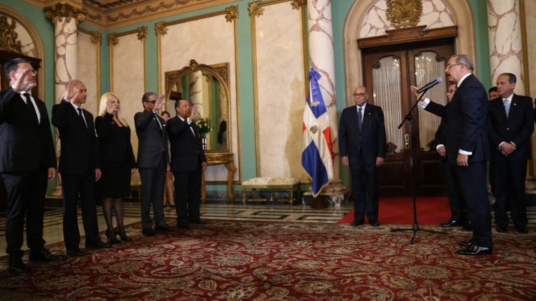 Presidente Danilo Medina juramenta nuevos jueces del TC