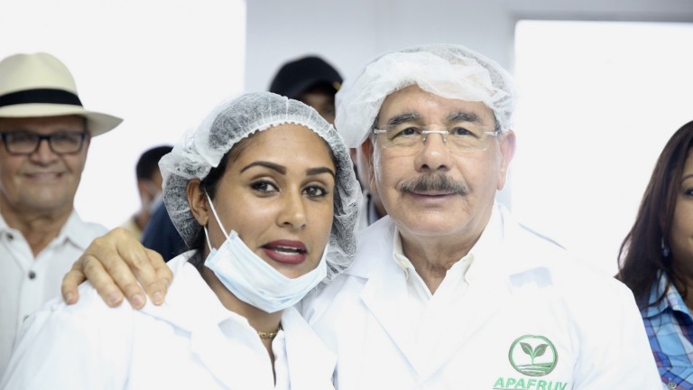Danilo Medina en planta procesadora de frutas en Sánchez Ramírez 
