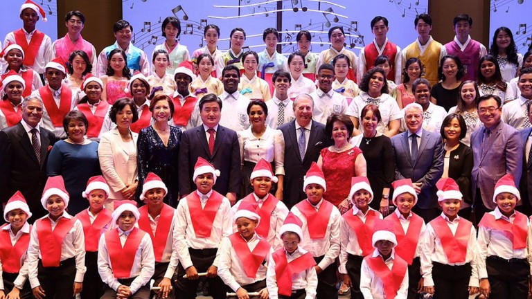 Despacho Primera Dama en concierto Cantando a la Navidad, con Ángeles de la Cultura y Fraternidad Internacional Jóvenes Corea del Sur