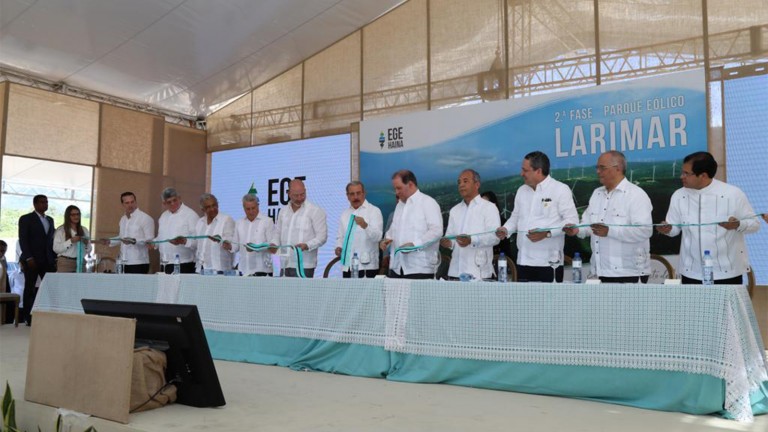 Danilo Medina en actividad EGE Haina que integra 14 nuevos aerogeneradores