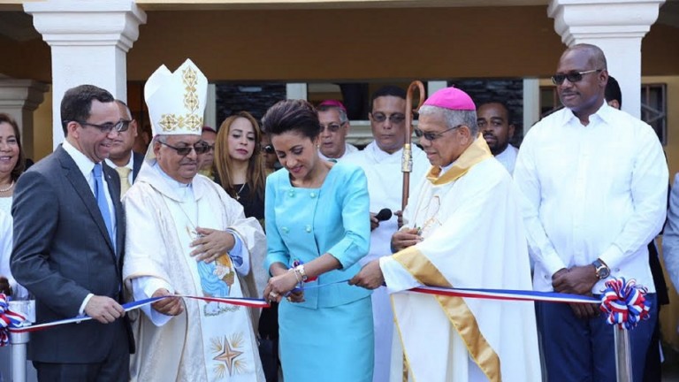 Primera dama en eucaristía 40 años de ordenación Benito Ángeles e inauguración oficinas Vicaría Episcopal