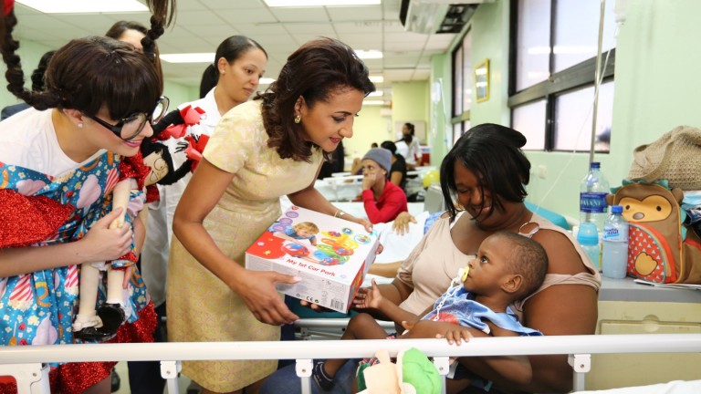 Primera dama se traslada este domingo al Hospital Reid Cabral y entrega juguetes a niños y niñas, con motivo Día de los Santos Reyes  