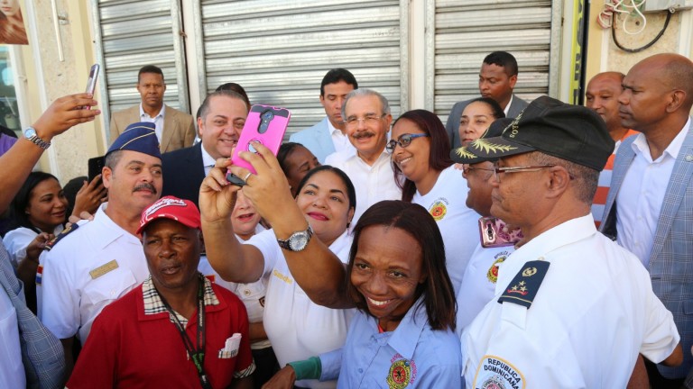 Danilo Medina realiza amplio recorrido por San Pedro de Macorís; evalúa oportunidades de desarrollo para la provincia y su gente
