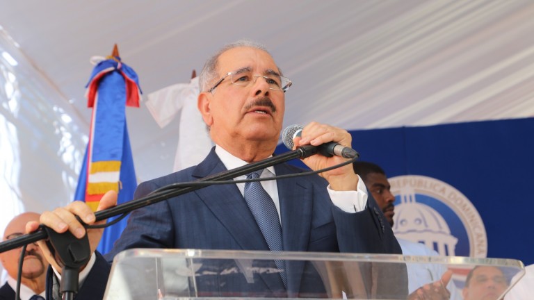 Danilo Medina se pone al frente de Acueducto Monción: “Les prometo que vendrán funcionarios del INAPA para que comencemos la construcción”