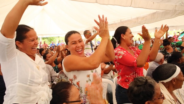 En la #VisitasSorpresa de hoy las mujeres trabajadoras de Santana en Higüey lograron el apoyo del Gobierno para tener una panadería y repostería, así como un taller de costura. 