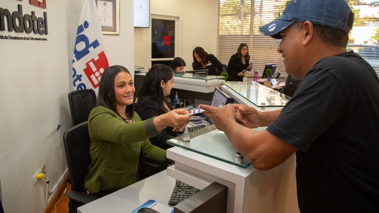 El Instituto Dominicano de las Telecomunicaciones @IndotelRD regula las telecomunicaciones en nuestro país, promueve la competencia justa entre las prestadoras de servicios y defiende tus derechos como usuario.