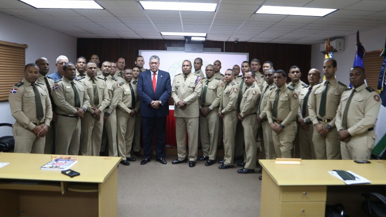 Ministerio Integración gradúa 27 oficiales del Ejército  