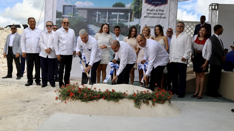  Danilo Medina participa primer palazo Hampton by Hilton Punta Cana Airport & Commercial Center, con 150 nuevas habitaciones 