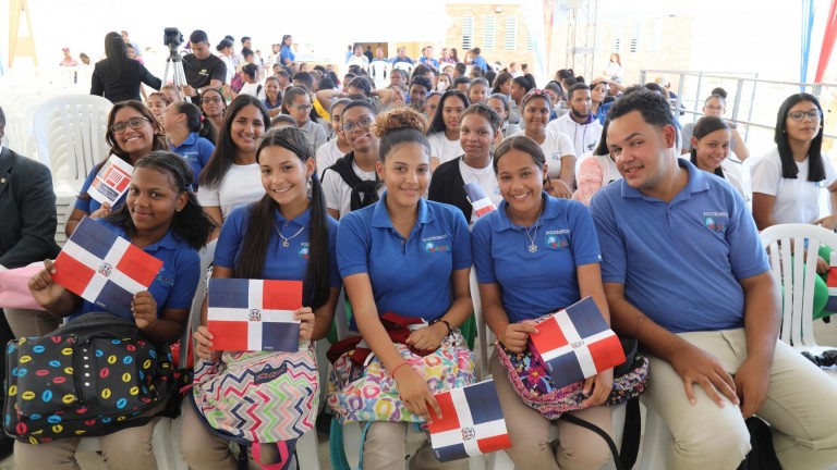 Santiago: DM entrega siete centros educativos. Incorpora a más de 5,250 estudiantes a JEE