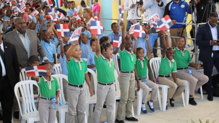 La Altagracia: Danilo Medina entrega dos centros educativos a más de 1,100 estudiantes de Bávaro y Bayahibe