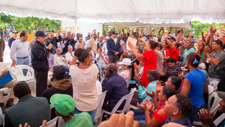 Danilo Medina acoge solicitudes de productores barahoneros