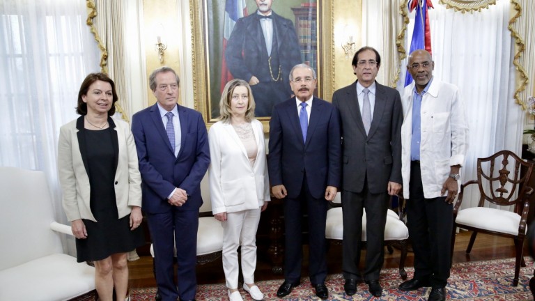 Danilo Medina y congresistas franceses
