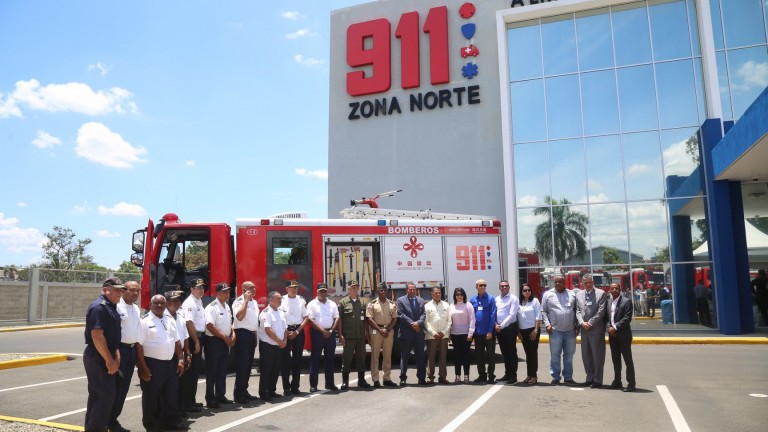 911 entrega de camiones de bomberos donados por República Popular de China 
