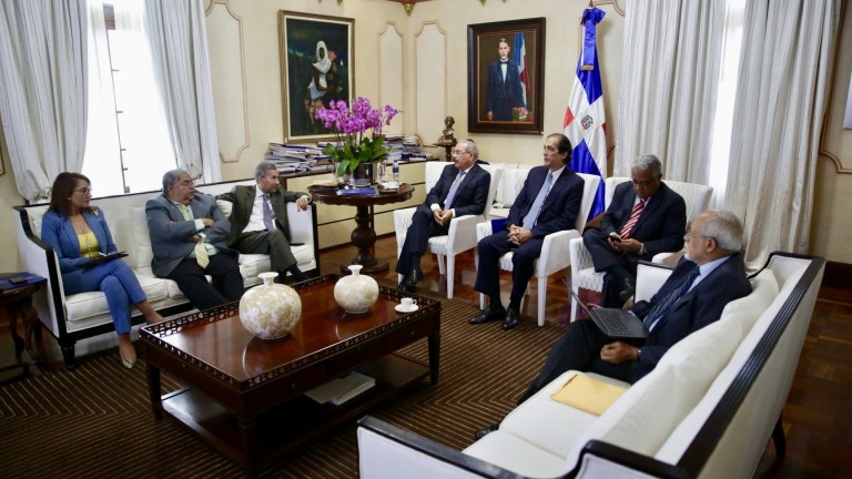 Reunión de Danilo Medina con funcionarios sector salud