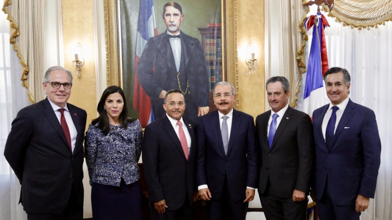 Alianza público-privada sigue fortaleciéndose: recién electo Consejo Directores de AMCHAMDR visita al presidente Danilo Medina