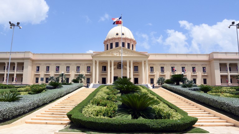 Explanada frontal del Palacio Presidencial de República Dominicana 