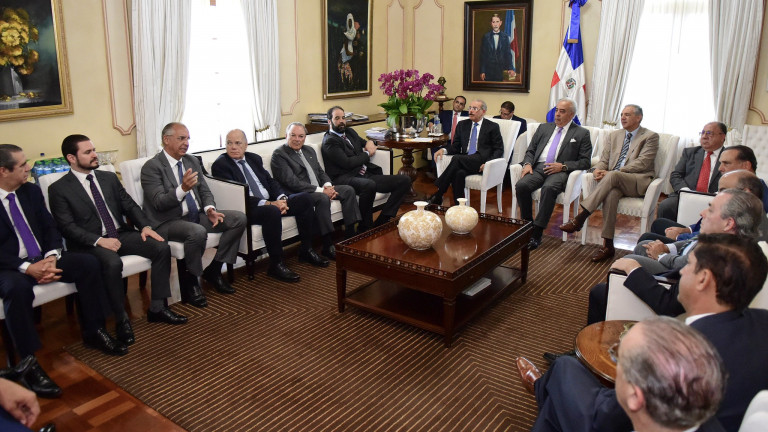 Danilo Medina, junto a destacados empresarios de RD