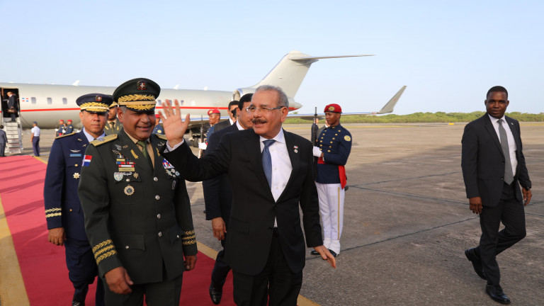 Presidente Danilo Medina llega desde Panamá