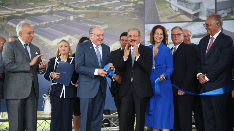 Danilo Medina asiste a inicio de operaciones sexta etapa del Parque Industrial Víctor Espaillat Mera