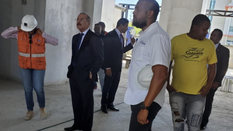 Presidente Danilo Medina constata avances construcción CAID Santo Domingo Este