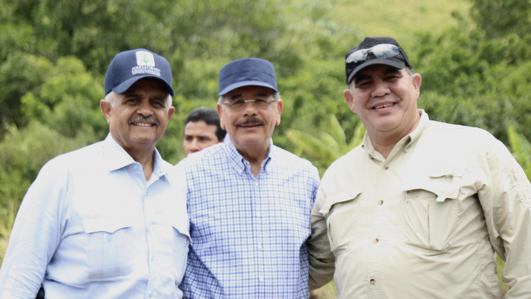 Osmar Benítez, Danilo Medina y Mauricio Guevara.