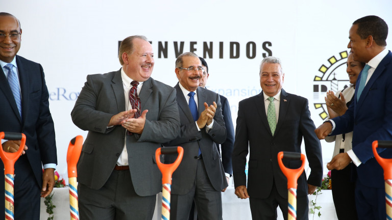 Danilo Medina asiste al anuncio de expansión empresa DeRoyal Intercontinental
