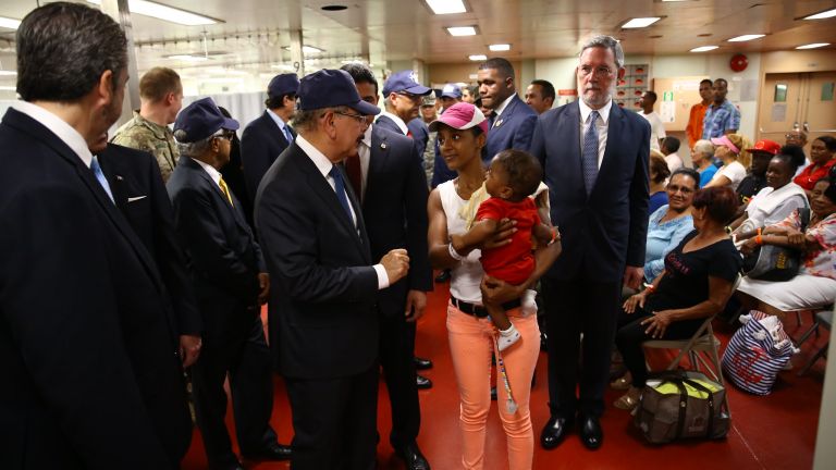 Presidente Danilo Medina visita Buque Hospital Military Sealift Command USNS Comfort de Estados Unidos.
