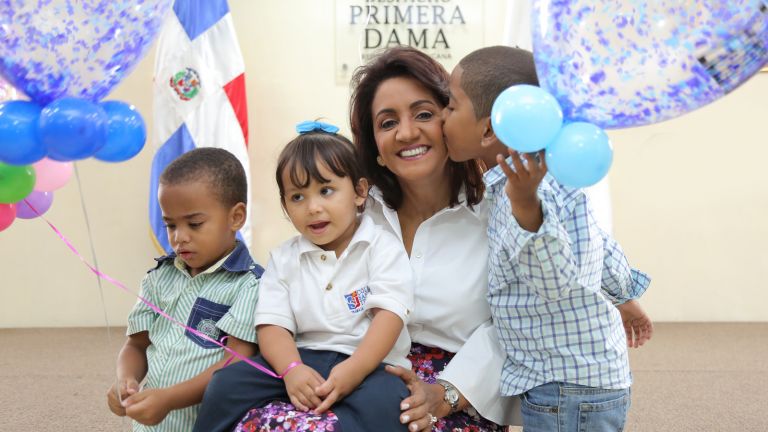 Candida Montilla celebrando el Día Internacional del Niño