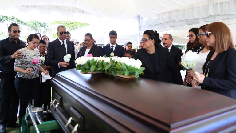 Presidente Danilo Medina acude a velatorio Juan Bautista Lizardo, hermano de Simón y Cristina Lizardo